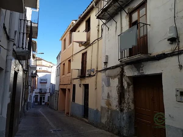 Casa de 0,03 ha en venta en Cáceres