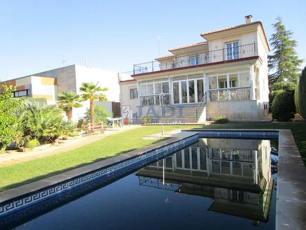 Casa de 0,12 ha en venta en Valdepeñas, Ciudad real