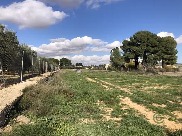 Finca agrícola de 0,9 ha en venta en Hellin, Albacete