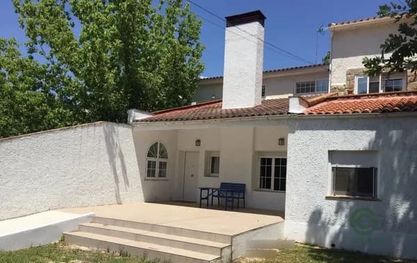 Casa de 0,21 ha en venta en Madrid