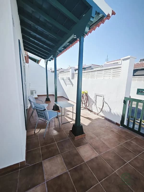 Casa de 0,006 ha en venta en Arico, Sta.cruz tener.