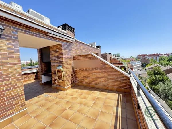Casa de 0,0197 ha en venta en Madrid, Madrid