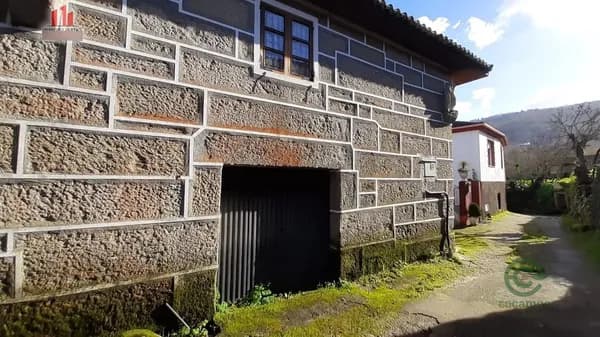 Casa de 0,019 ha en venta en Allariz, Orense