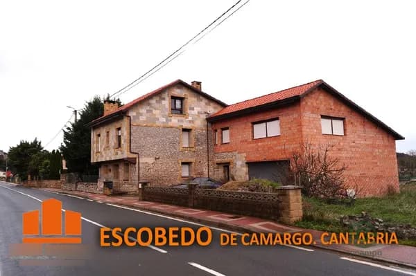 Casa de 0,13 ha en venta en Escobedo, Cantabria