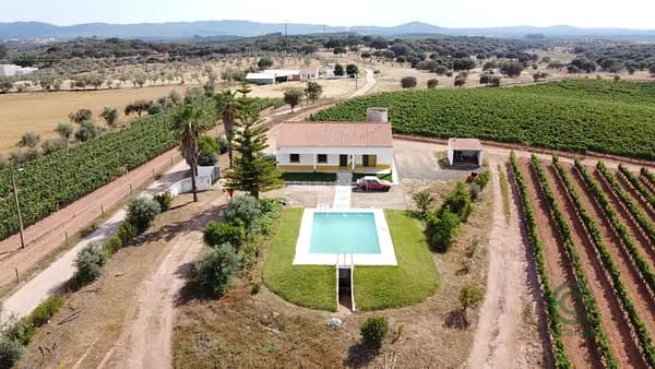 Fazenda agrícola de 16,62 ha para venda em Évora