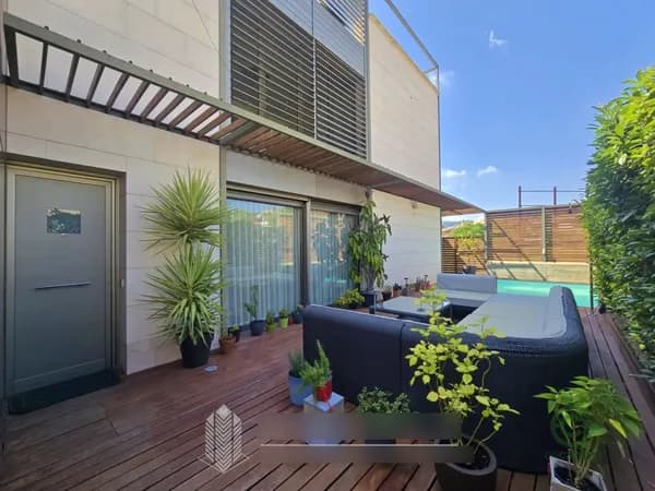 Casa de 0,033 ha en venta en Barcelona