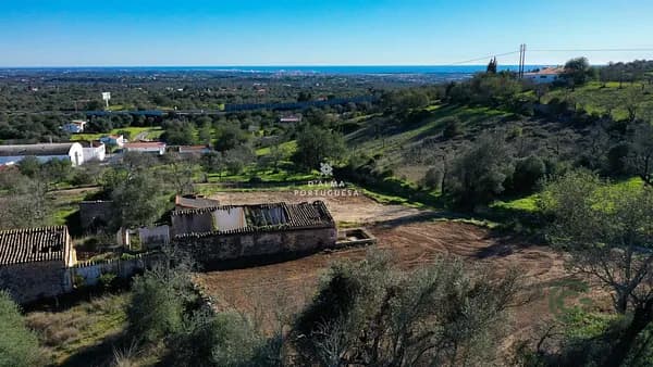 Terreno urbano de 0,1884 ha en venta en Boliqueime, Algarve