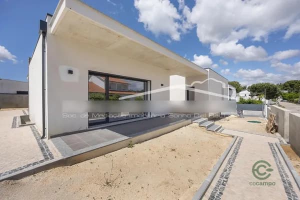 Casa de 0,0434 ha en venta en Leiria, Leiria