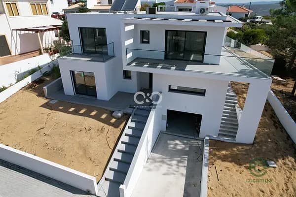 Casa de 0,0495 ha en venta en Aljezur, Algarve