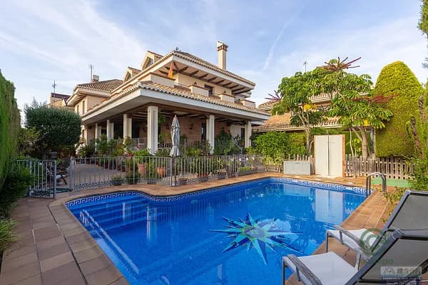 Casa de 0,0728 ha en venta en Torrevieja, Alicante