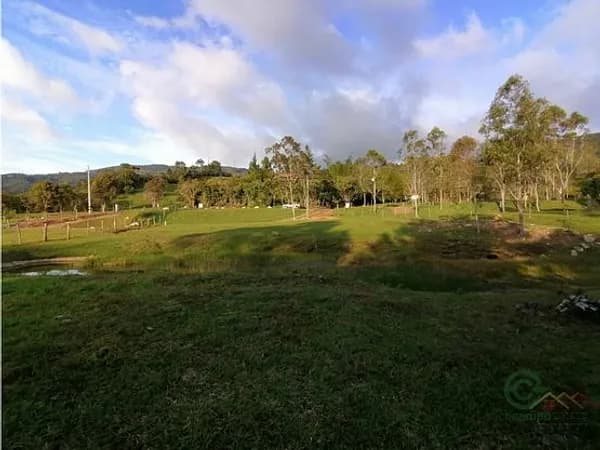 Finca rústica de 0,3 ha en venta en Antioquia