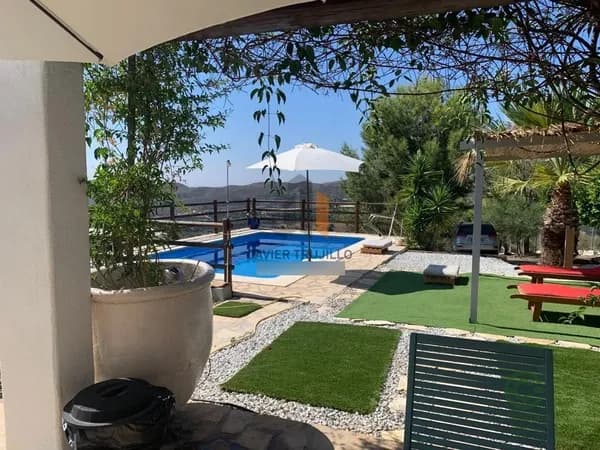 Casa de 0,015 ha en venta en Iznate, Málaga