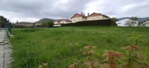 Terreno urbano de 0,08 ha en venta en Alegria-dulantzi, Alava