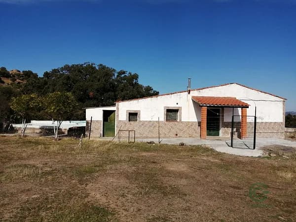 Finca de recreo de 2,66 ha en venta en Cáceres