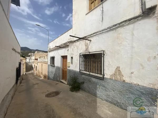 Casa de 0,0168 ha en venta en Macael, Almería