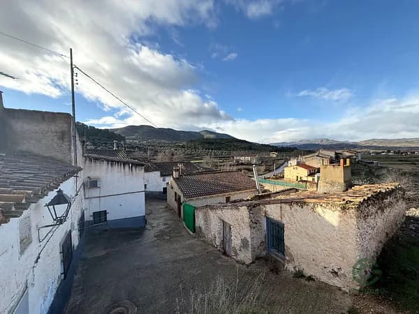 Casa de 0,0072 ha en venta en Letur, Albacete