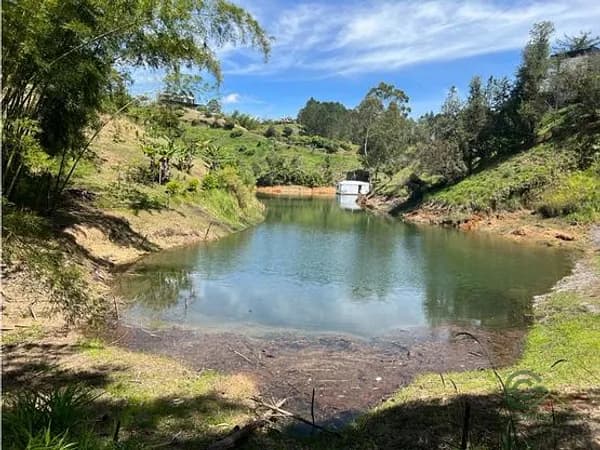 Finca de recreo de 1,03 ha en venta en Antioquia