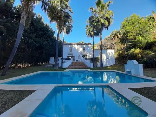 Casa de 0,25 ha en venta en Estepona, Malaga
