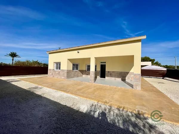 Casa de 0,04 ha en venta en Matola, Alicante