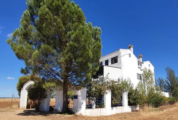 Casa de 0,0378 ha en venta en Castellanos de villiquera, Salamanca