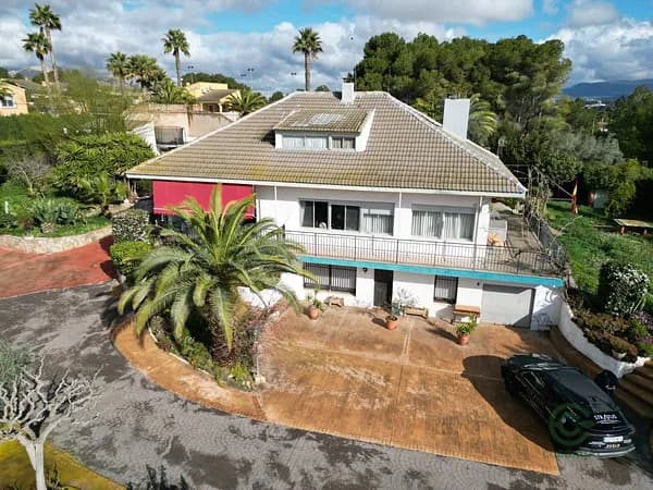 Casa de 0,2313 ha en venta en Elda, Alicante