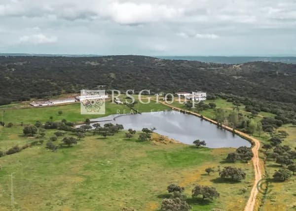 Finca rústica de 1210 ha en venta en Sevilla