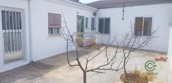 Casa de 0,03 ha en venta en Albacete, Albacete