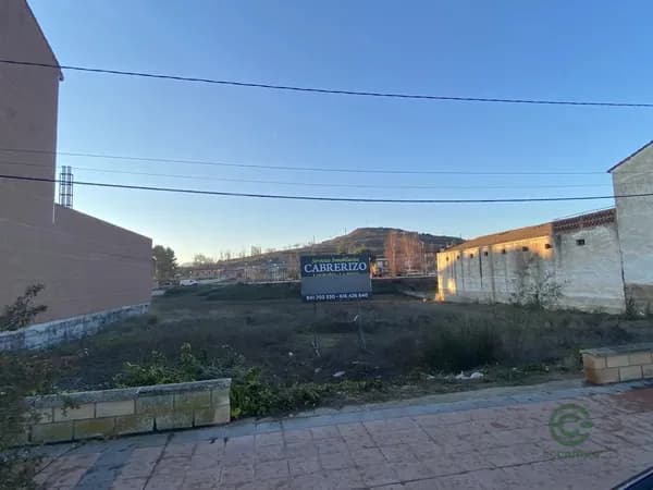 Terreno urbano de 0,1051 ha en venta en Navarrete, La rioja