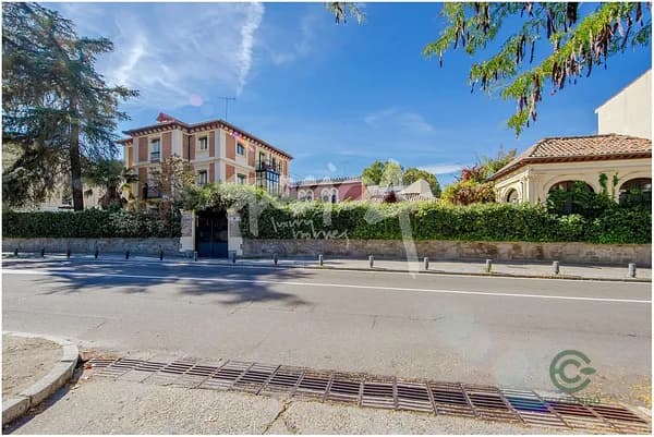 Casa de 0,095 ha en venta en Madrid, Madrid