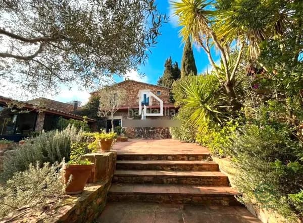 Finca rústica de 0,065 ha en venta en Girona