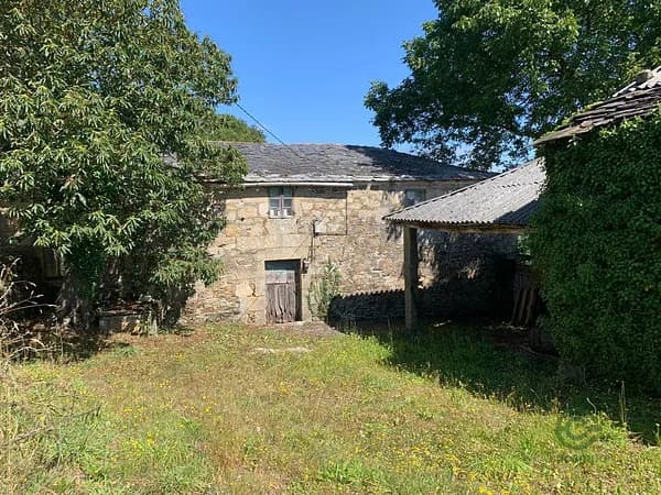 Finca rústica de 0,15 ha en venta en Friol, Lugo