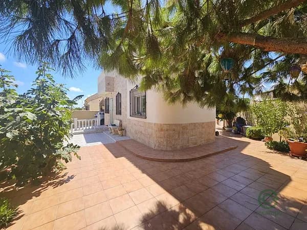 Casa de 0,0256 ha en venta en Torrevieja, Alicante
