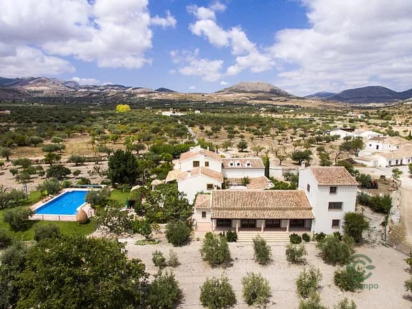 Finca agrícola de 1,491 ha en venta en Almería