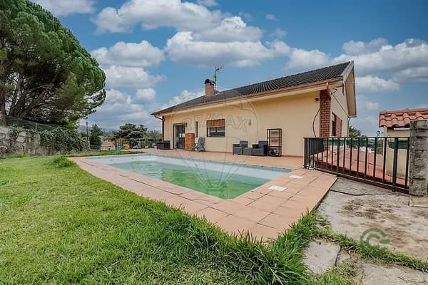 Casa de 0,2109 ha en venta en Valença, Viana do castelo