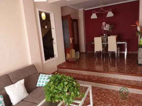 Casa de 0,0128 ha en venta en Alcala de guadaira, Sevilla