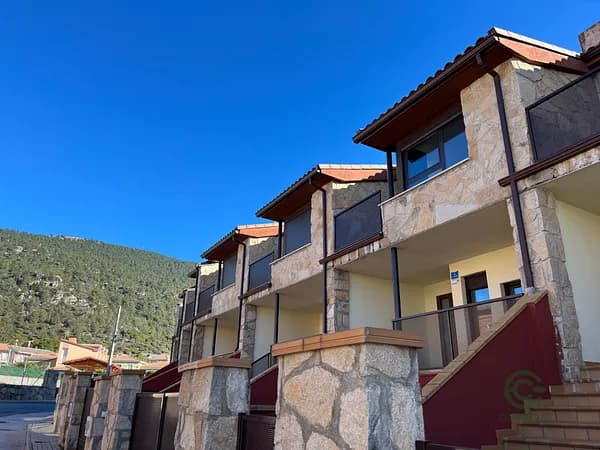 Casa de 0,01 ha en venta en Ávila