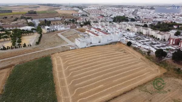 Terreno urbano de 1,7 ha en venta en Lebrija, Sevilla