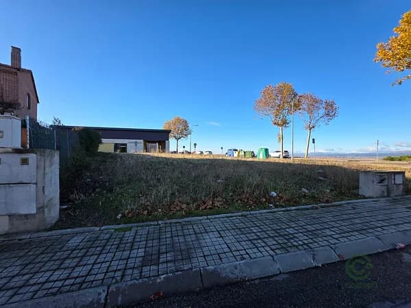 Terreno urbano de 0,028 ha en venta en El casar, Guadalajara