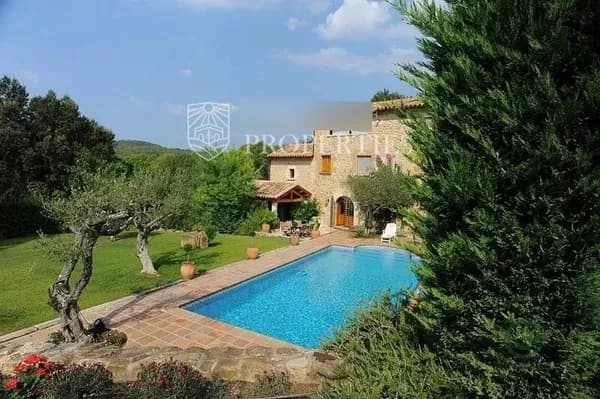 Finca de recreo de 0,56 ha en venta en Cabanelles, Girona