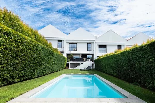 Casa de 0,0321 ha en venta en Alcabideche, Lisboa