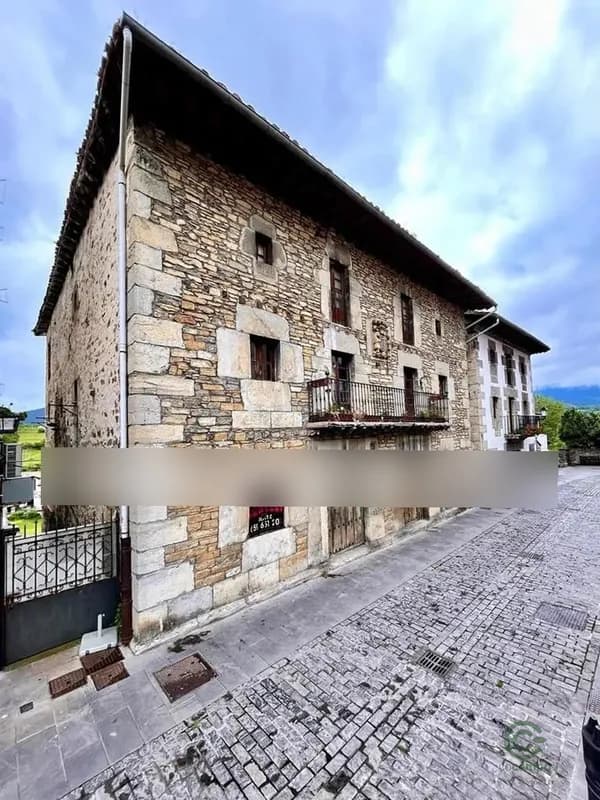 Casa de 0,08 ha en venta en Artziniega, Alava