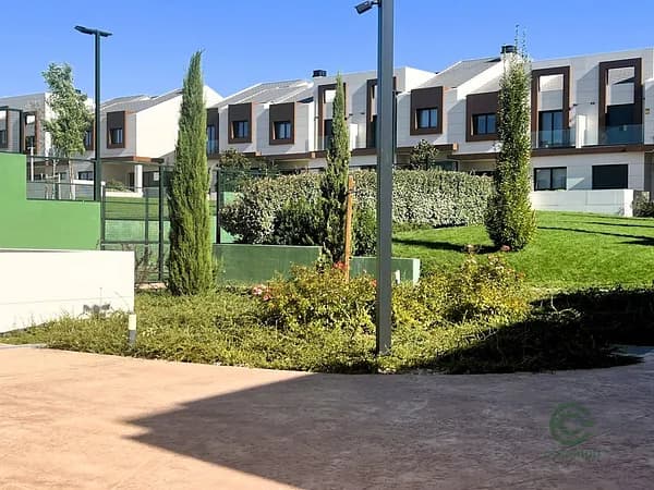 Casa de 0,0385 ha en venta en Boadilla del monte, Madrid