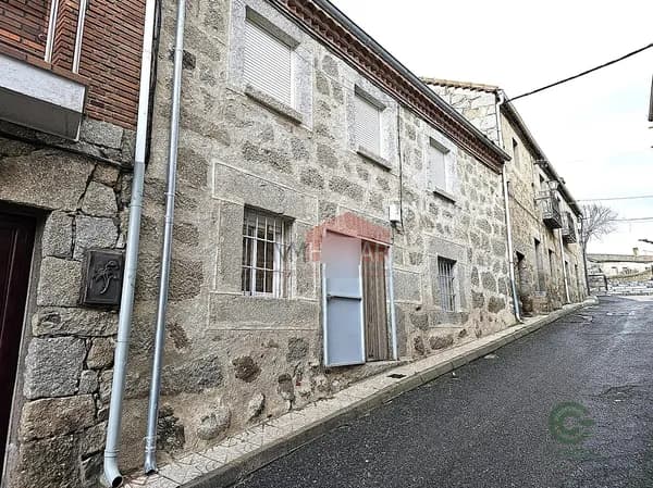 Casa de 0,0184 ha en venta en Muñana, Avila