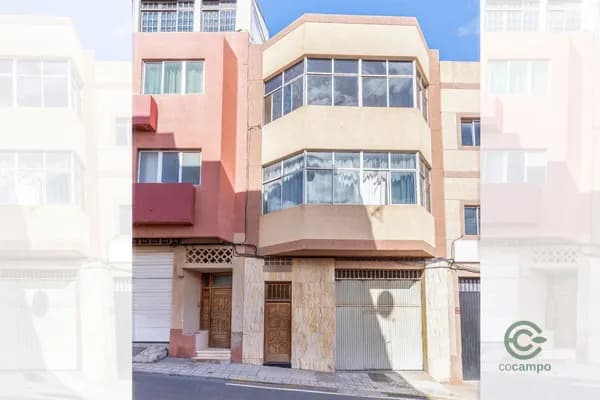 Casa de 0,036 ha en venta en Las palmas