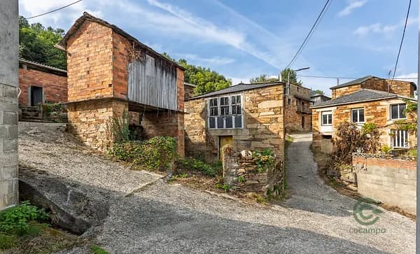 Casa de 0,0129 ha en venta en Ribeira de piquín, Lugo