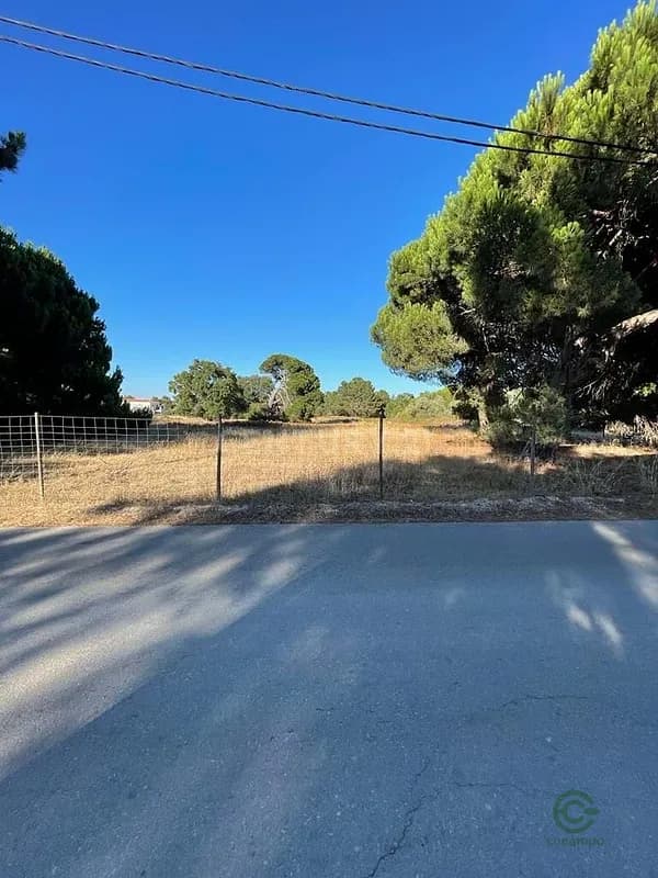 Fazenda rustica de 0,95 ha para venda em Setúbal
