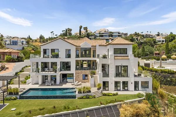 Casa de 0,2186 ha en venta en Benahavis, Malaga