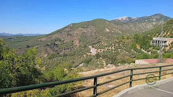 Terreno urbano de 0,32 ha en venta en Hornos, Jaén