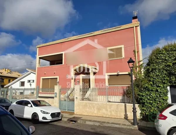 Casa de 0,05 ha en venta en Madrid