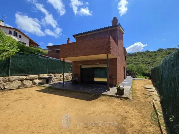 Casa de 0,0391 ha en venta en Barcelona
